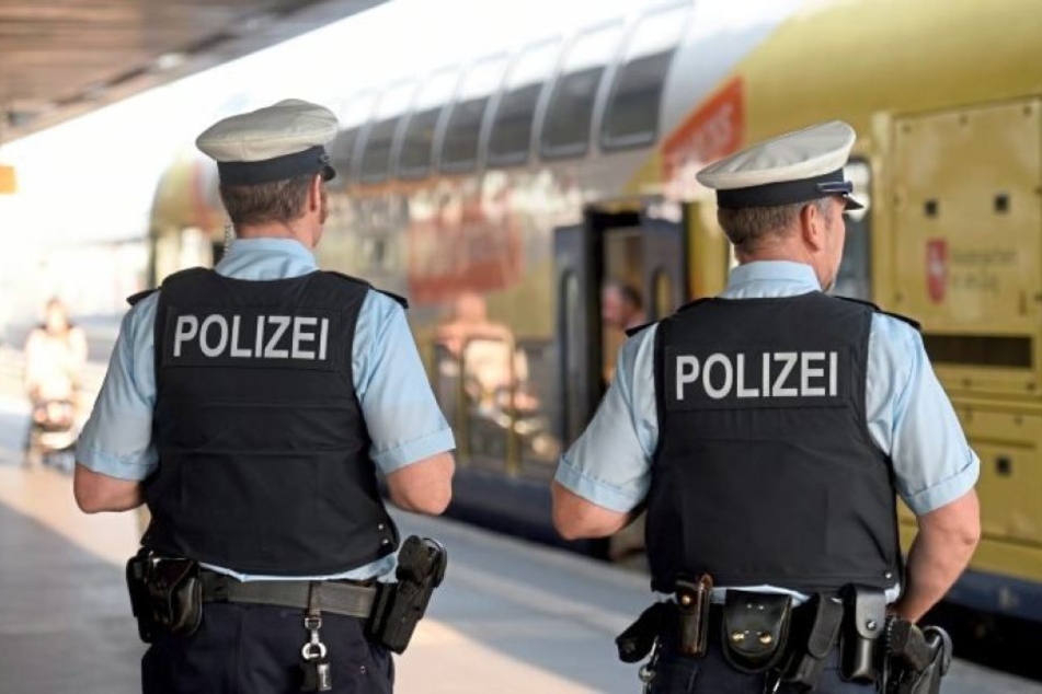 Am Bahnhof wartete die Polizei schon auf den Mann. (Symbolbild)