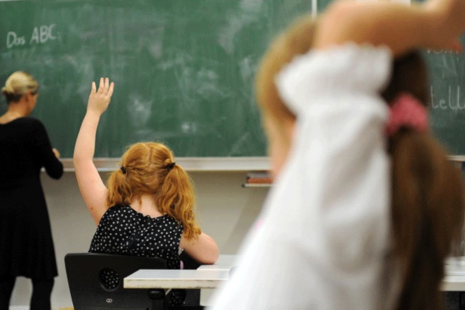Vor allem an Grundschulen gibt es zu weniger Lehrer.