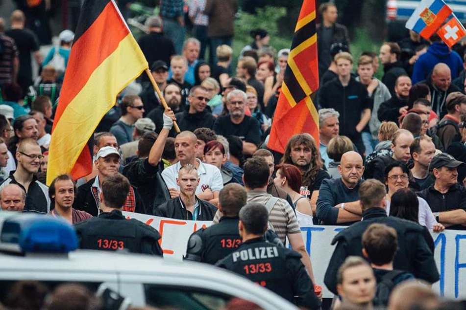 Demonstration gegen eine Flüchtlingsunterkunft in Freital. Im Osten ist die Ablehnung von Flüchtlingen insgesamt deutlich höher, als in Westdeutschland.