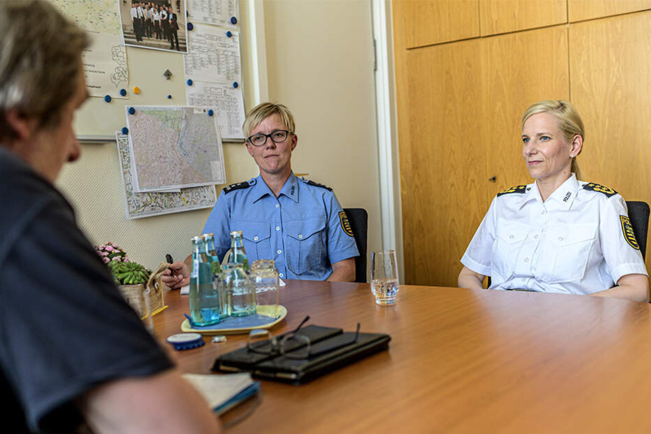 TAG24-Redakteur Bernd Rippert (59) sprach mit Sonja Penzel (r.) und Polizeisprecherin Jana Ulbricht (42) über Kriminalität in Chemnitz.