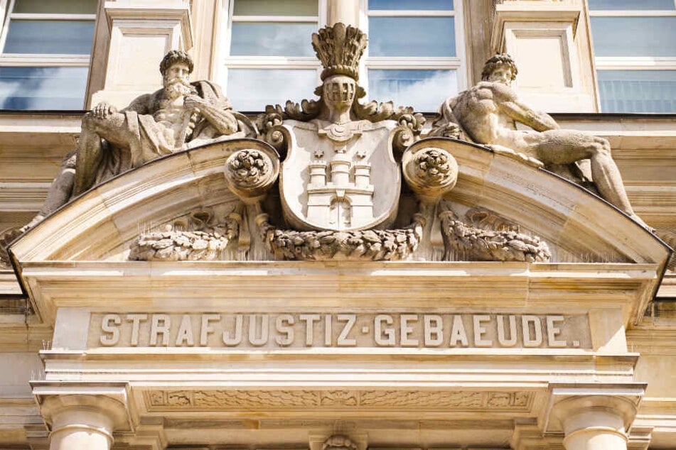 Vor dem Landgericht Hamburg beginnt am Freitag der Prozess gegen einen mutmaßlichen Mörder. (Archivbild)