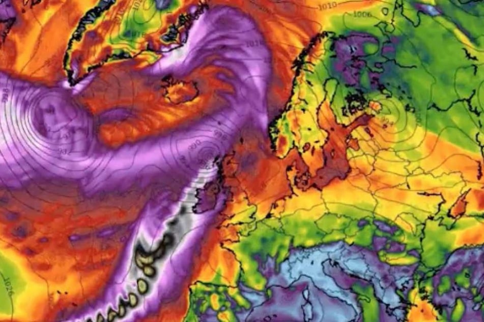 Im Kern erreicht "Orphelia" über dem Atlantik eine Böen-Geschwindigkeit von 200 km/h.