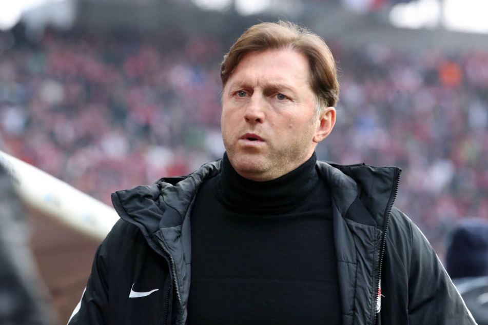 Not amused über die Schiedsrichterleistung! RB Leipzigs Trainer Ralph Hasenhüttl ärgerte sich über das aus seiner Sicht irreguläre Gegentor.
