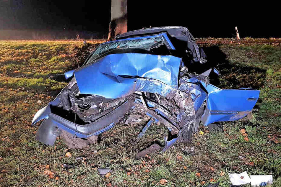 Der Wagen wurde bei dem Crash völlig zerstört.