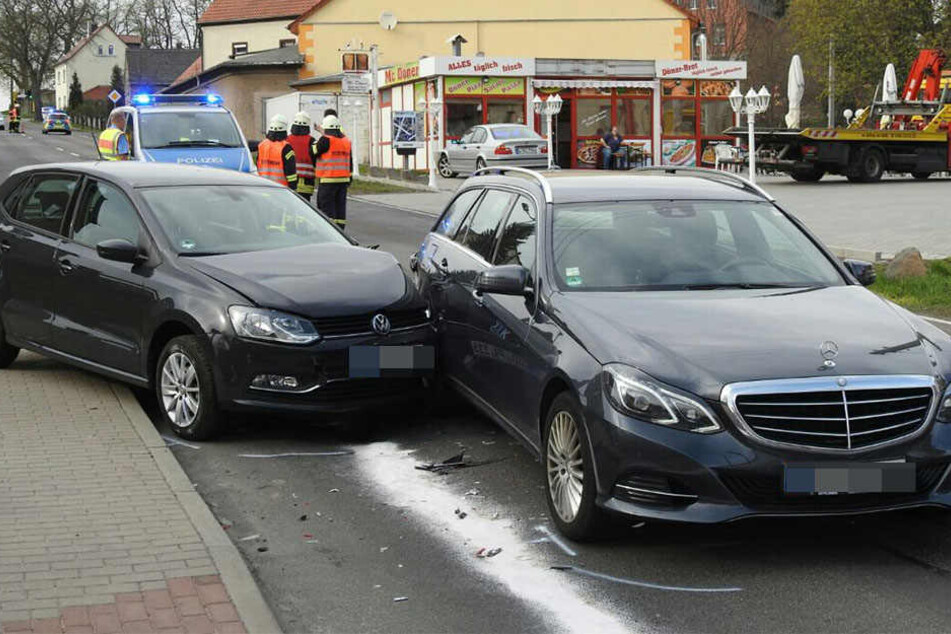 Am Hohnstädter Berg waren die beiden Fahrzeuge ineinander gekracht.