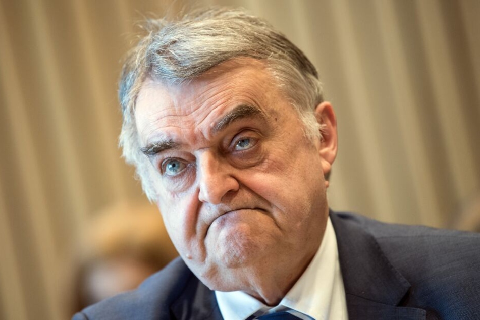 Innenminister Herbert Reul forderte immer wieder neue Durchsuchungen an.