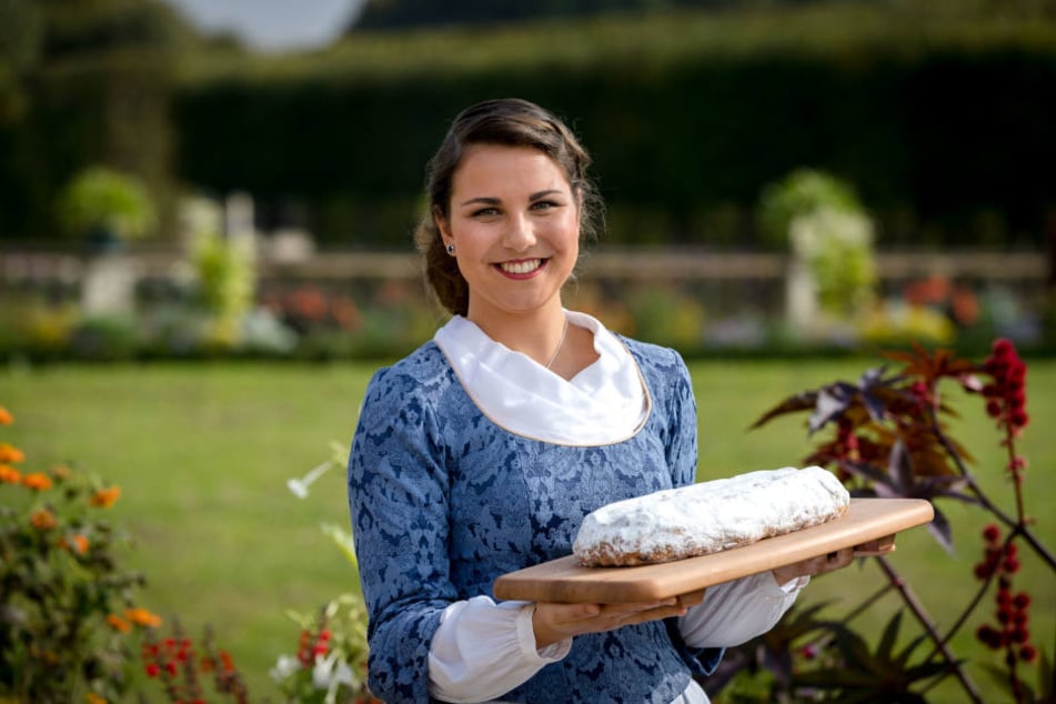 Als 23. Dresdner Stollenmädchen steht Hanna Haubold hinter dem süßen Gebäck.