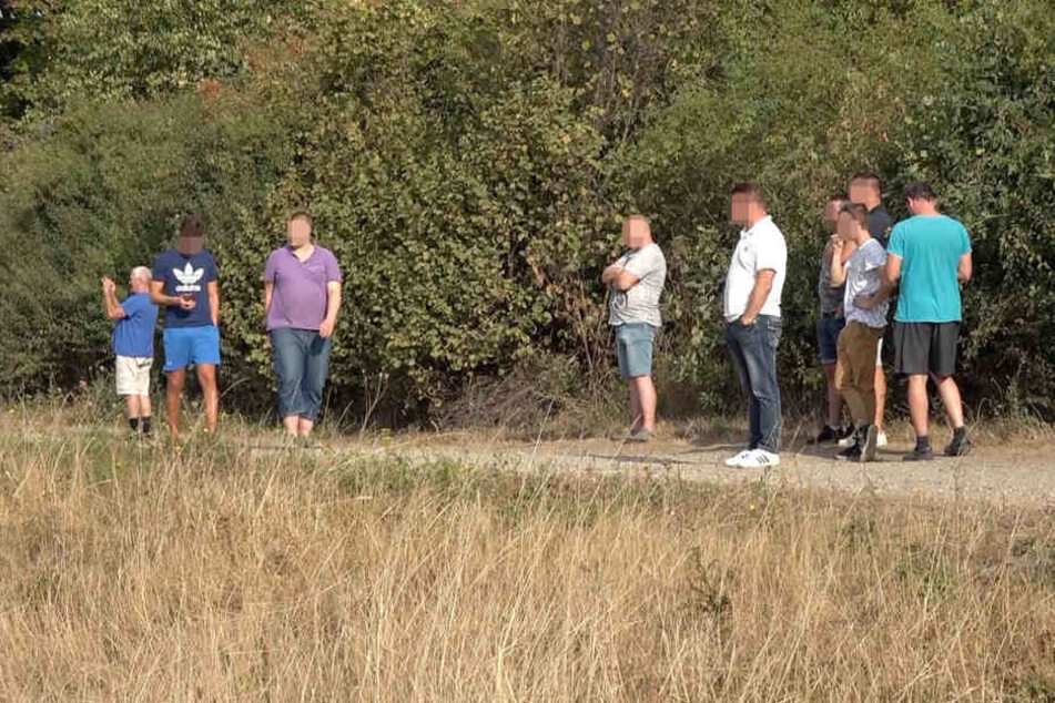 Gaffer sollen die Einsatzkräfte behindert haben.