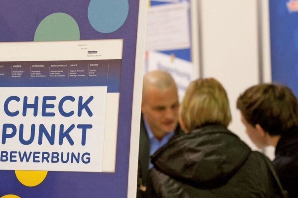Vor Ort habt Ihr die Möglichkeit, Euch direkt den Firmen vorzustellen und Eure Bewerbung checken zu lassen.