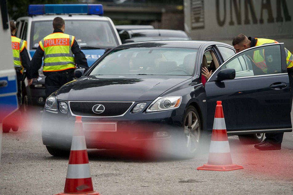 An der deutsch-tschechischen Grenze hat die Polizei mehrere Personen bei dem Versuch der unerlaubten Einreise aufgegriffen (Symbolbild).