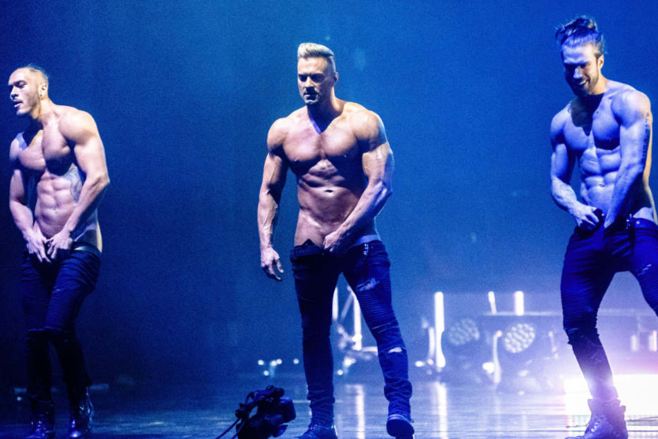Tänzer der Chippendales bei einem Auftritt am Hamburger Großmarkt.