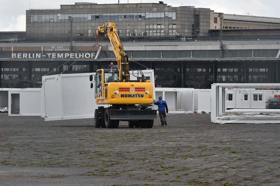 Im Hangar des Flughafens Tempelhof leben aktuell noch 300 Flüchtlinge, die aber auch bald ausziehen sollen.
