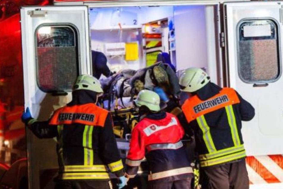 Die Geschwister mussten schwer verletzt ins Krankenhaus gebracht werden. (Symbolbild)