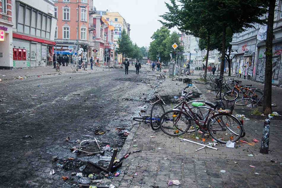 Der Morgen nach der blutigen Krawallnacht in Hamburg. So etwas soll sich nicht wiederholen, daher fordert Armin Schuster die rasche und konsequente Schließung linker Szenetreffs.