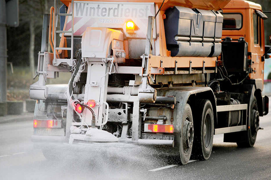 Schon jetzt bereitet sich der Landesbetrieb Straßen NRW auf die Wintersaison vor. (Symbolbild)