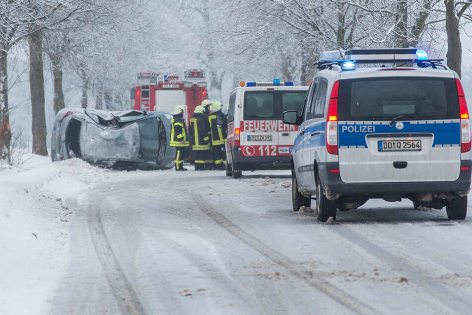 Die Dittersdorfer Straße musste voll gesperrt werden.