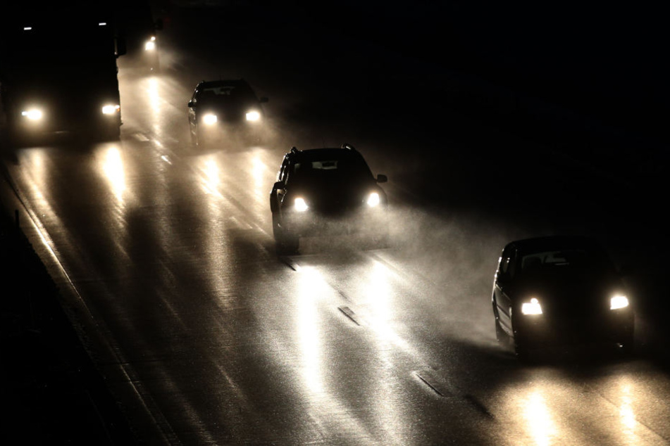 In Bayern mussten sich Autofahrer auf winterliche Straßenverhältnisse im Berufsverkehr einstellen.