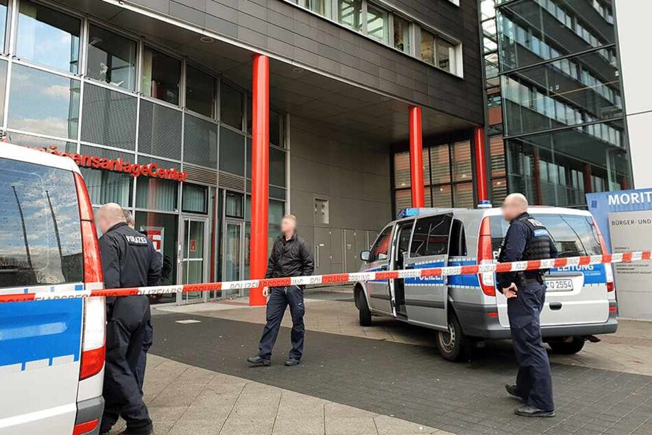 Die Polizei musste den Moritzhof mit Sparkasse und Jugendamt sechs Mal räumen.