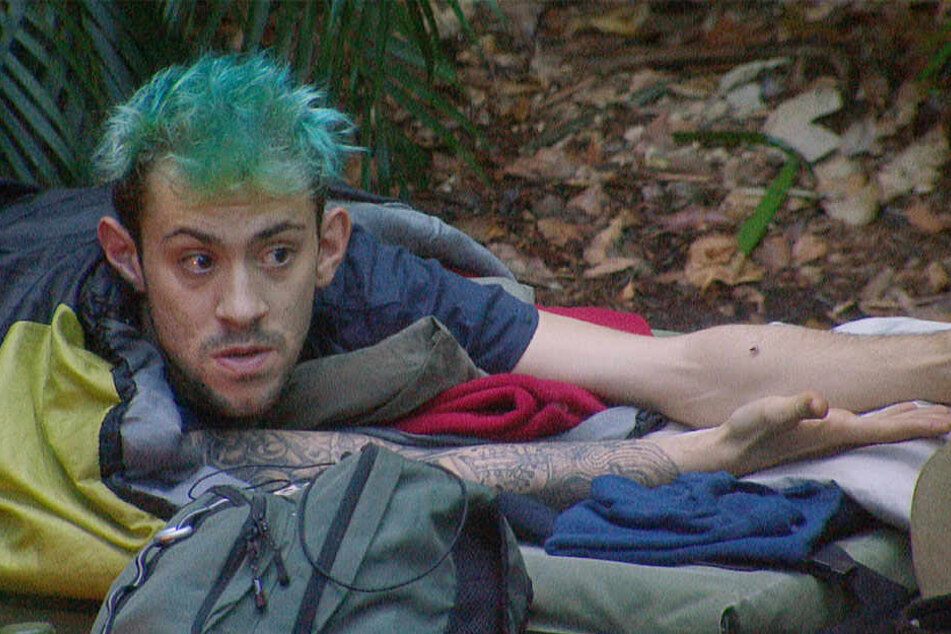 Daniele in ständiger Angst vor den Regelverstößen. Der Zigaretten-Entzug nagt an ihm.
