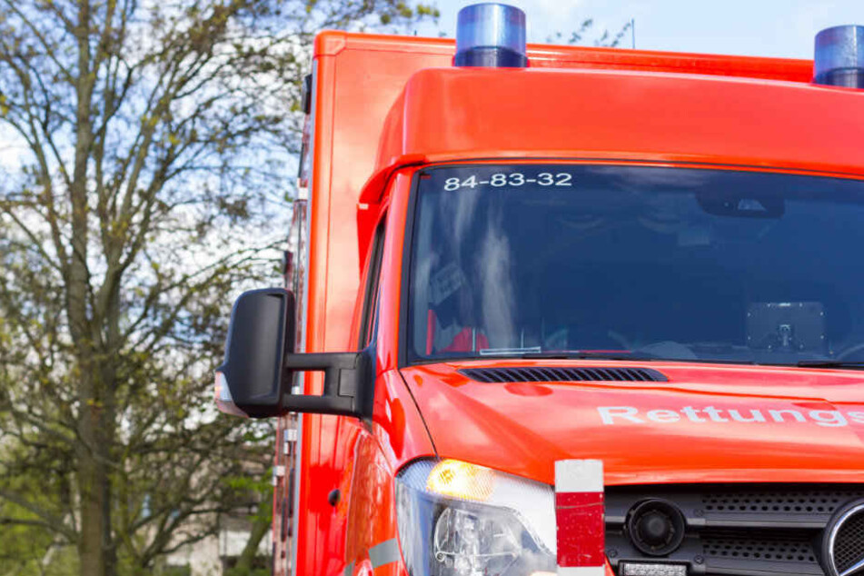 Ein 85-jährige Fußgängerin wurde von zwei Autos erfasst. (Symbolbild)