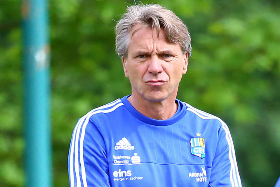 Kritischer Blick: CFC-Coach Horst Steffen (48).