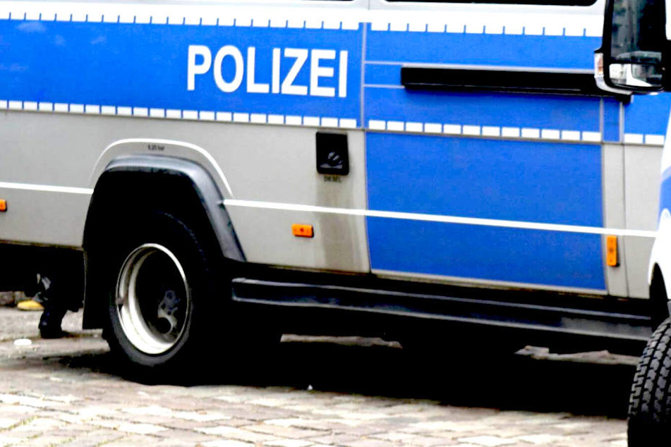 Die Polizei geht von einer Straftat im familiären Umfeld aus.