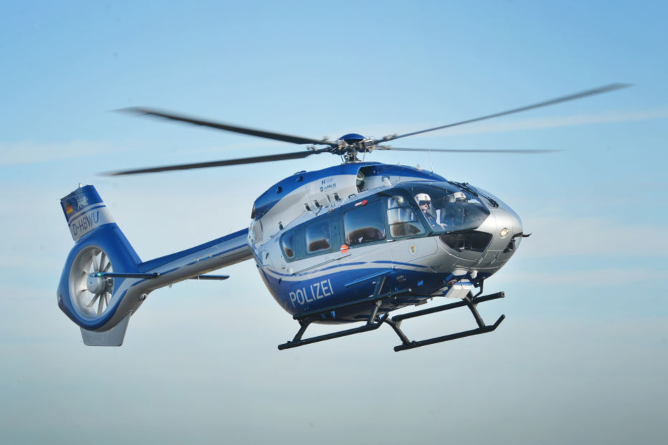 Der Polizeihubschrauber suchte die Gegend über Bad Cannstatt ab. (Symbolbild)
