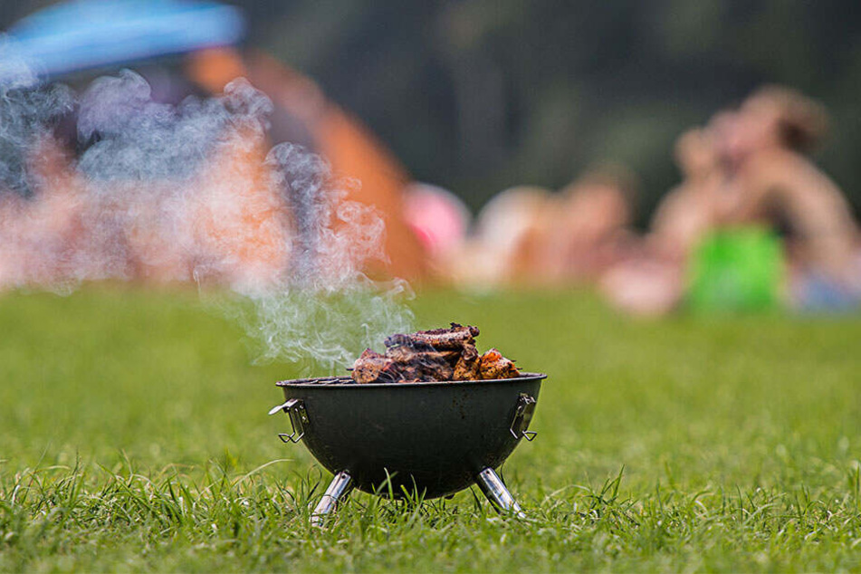Gerade die Rauchentwicklung macht das Grillsteak so ungesund. Die sollte man also unbedingt vermeiden.
