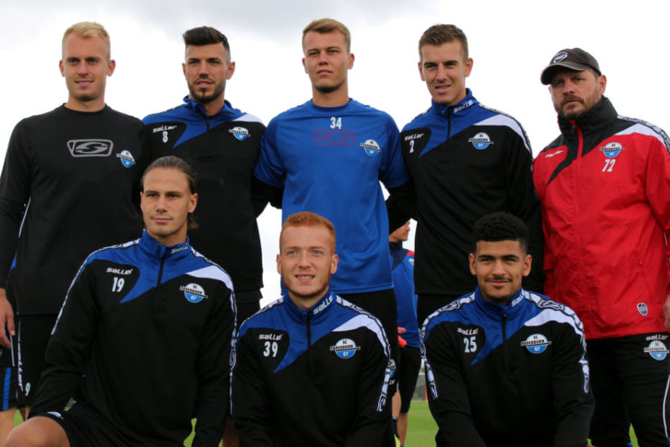 Chef-Trainer Steffen Baumgart (oben rechts) mit den Neuzugängen Julius Düker, Klaus Gjasula, Leon Brüggemeier und Uwe Hünemeier (oben von links) sowie Tobias Schwede, Sebastian Vasiliadis und Mohamed Dräger (unten von links).