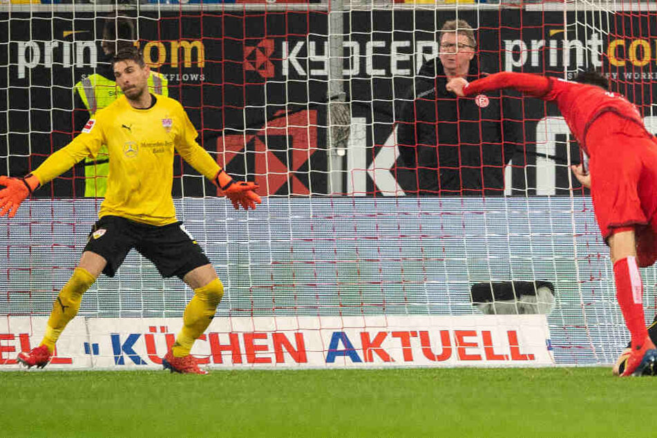 1:0 für die Fortuna: Der gebürtige Stuttgarter Kenan Karaman überwindet VfB-Keeper Ron-Robert Zieler.