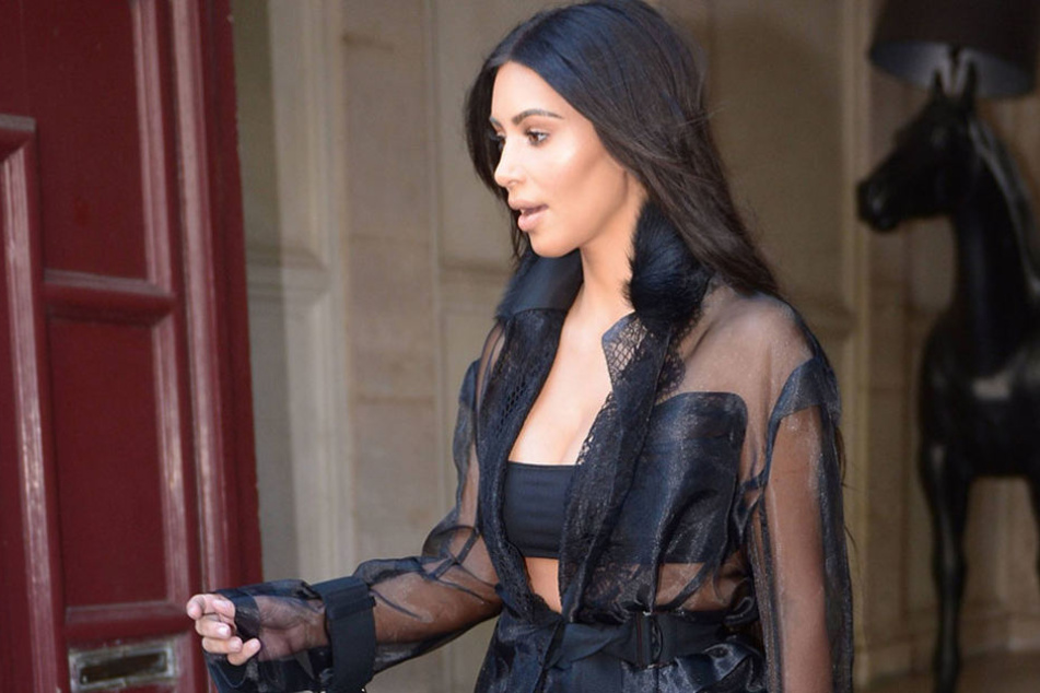 Kim Kardashian hat ihre Präsenz sowohl im Netz als auch auf Veranstaltung gen Null gefahren.