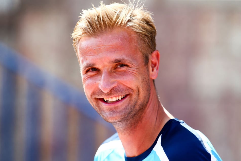 Chefcoach David Bergner begrüßte 18 Feldspieler und zwei Torhüter zum Trainingsauftakt im Sportforum.