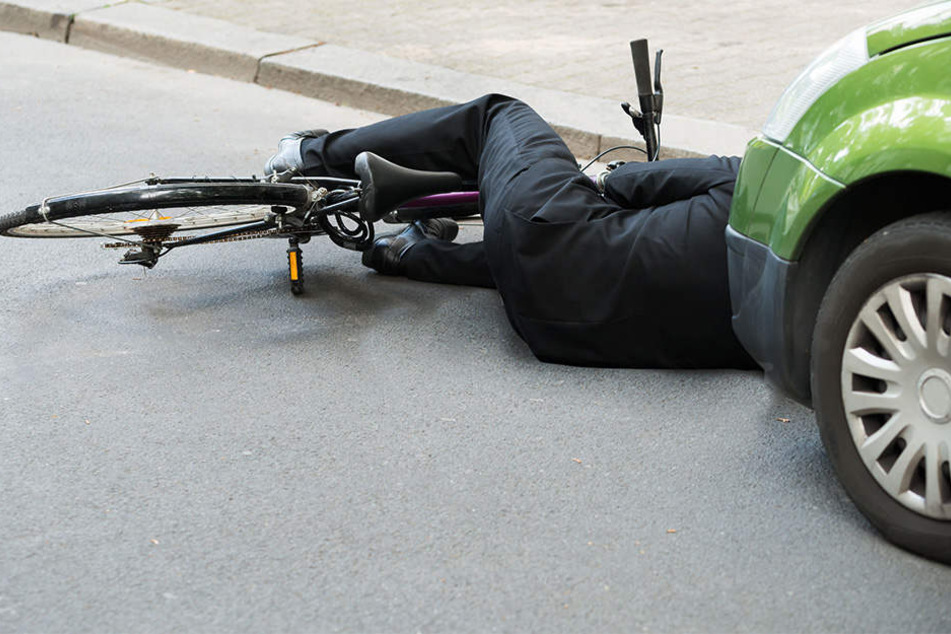 Bei einem tragischen Unfall in Gütersloh hat sich ein Radfahrer (25) schwer verletzt (Symbolbild).