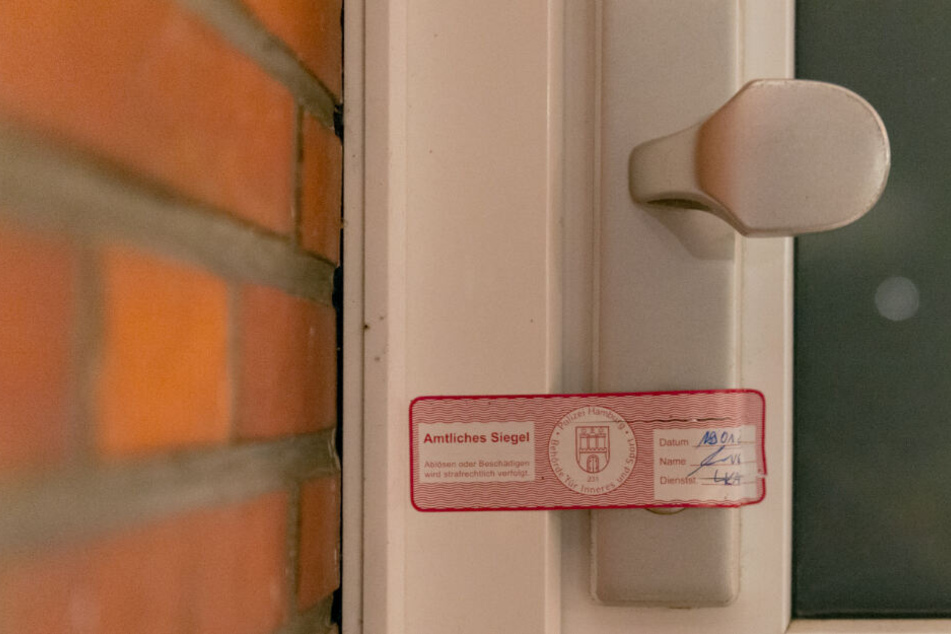 Die Wohnung war im Zusammenhang mit länger andauernden Ermittlungen durchsucht worden.