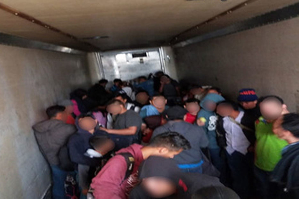 Wie Tiere waren die Migranten im Lkw zusammengepfercht.