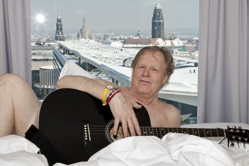 Nackt, wie viele Frauen ihn liebten. Gunter Gabriel im Dresdner Luxus-Hotel an der Prager Straße.