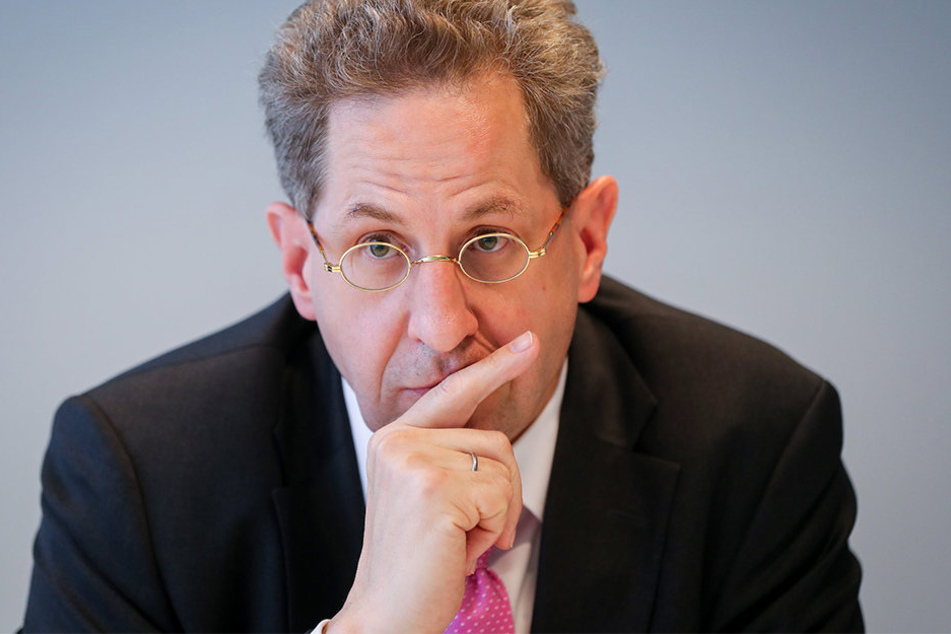Behördenchef Hans-Georg Maaßen (53) hat die "Identitäre Bewegung" jetzt auch im Visier.