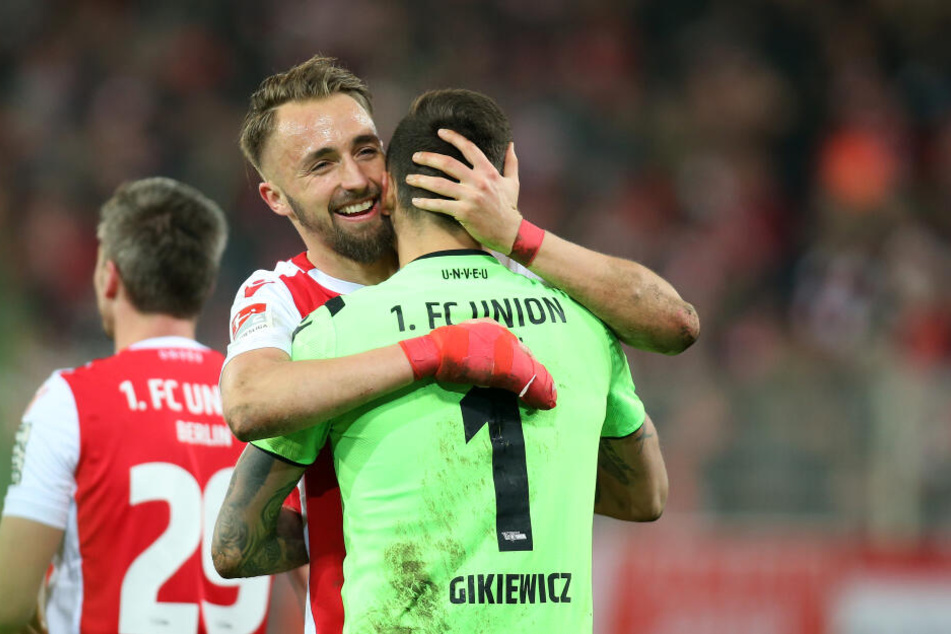 Florian Hübner (roter Verband) fehlte schon im Liga-Spiel gegen Greuther Fürth.