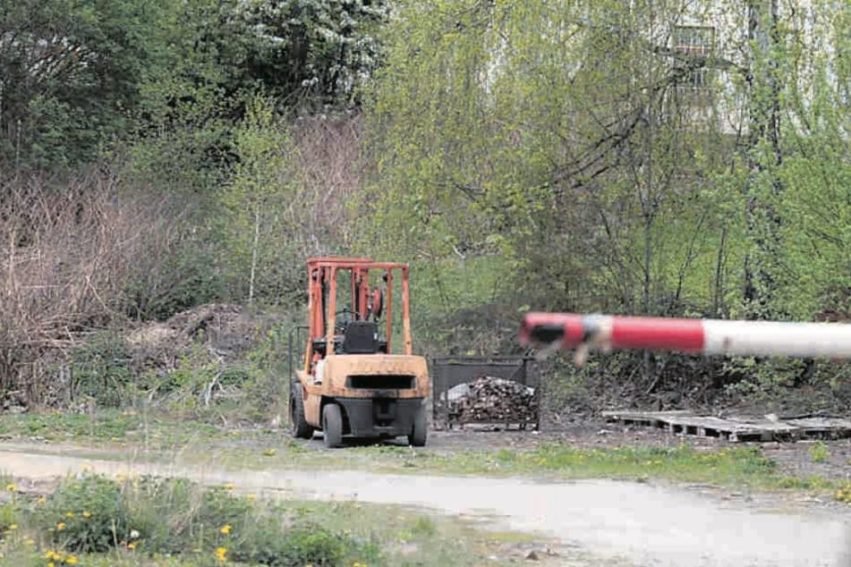 Der Täter entwendete den Gabelstapler in der Dobenaustraße, brach dazu eine Schranke auf.