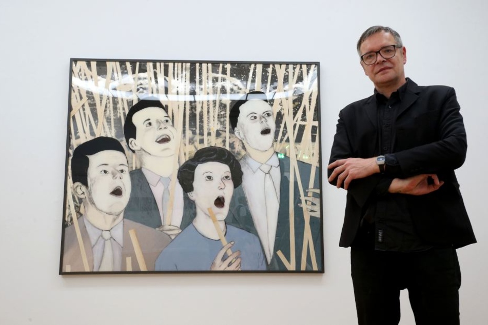 Endlich in den Kunstsammlungen: Kunst-Urgestein Jan Kummer (52) vor einem der „Ohnmacht &
Ekstase“-Glasbilder.