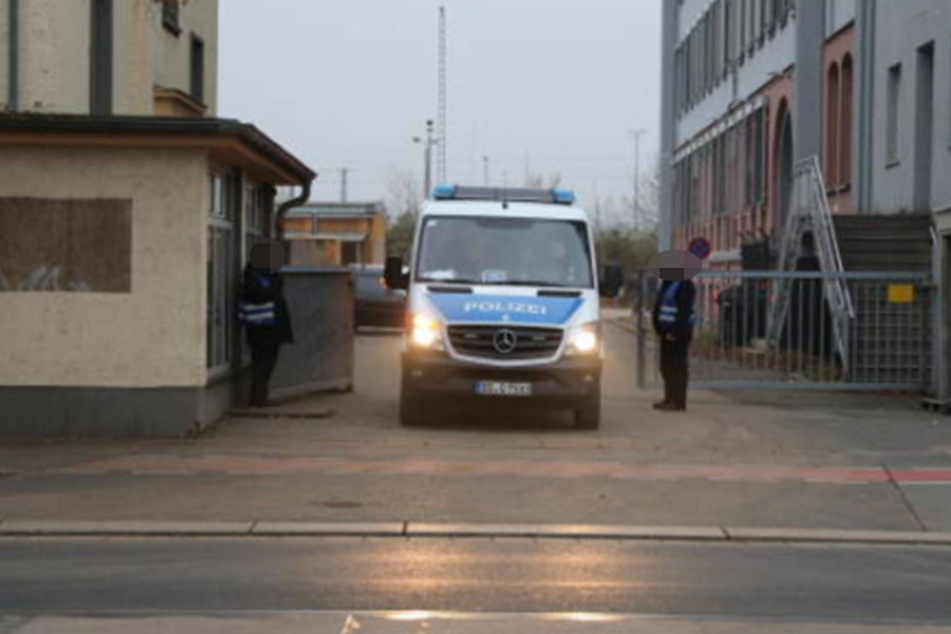 Mehrere Einsatzkräfte waren auf der Hamburger Straße im Einsatz.