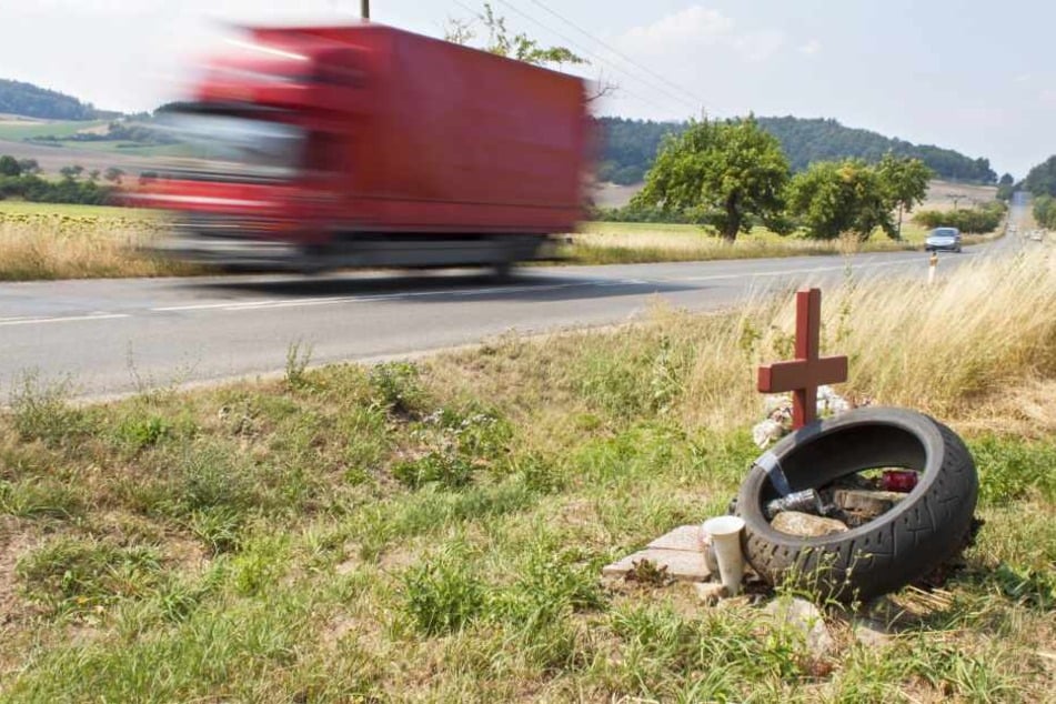 Ein Motorradfahrer ist bei einem Unfall in der Nähe von Eberswalde gestorben (Symbolbild).