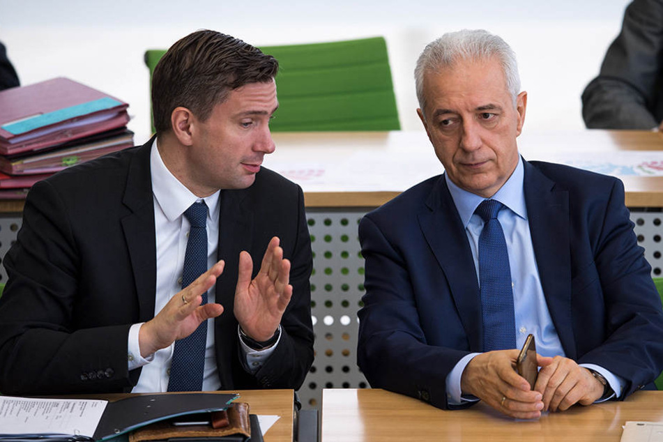 Auch wenn die GroKo in Sachsen funktioniert. Zu Berlin haben Martin Dulig (43, SPD, l.) und Stanislaw Tillich (58, CDU) andere Ansichten.