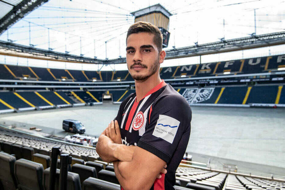 Für mindestens zwei Jahre wird die Commerzbank-Arena der Arbeitsplatz für SGE-Neuzugang André Silva sein.