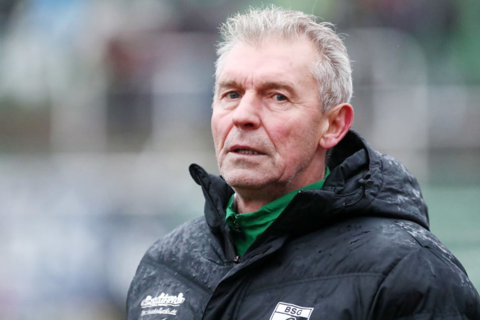 Böse Mine zum katastrophalen Spiel: Trainer Dietmar Demuth bleibt mit der BSG zum fünften Mal in Folge ohne Torerfolg.