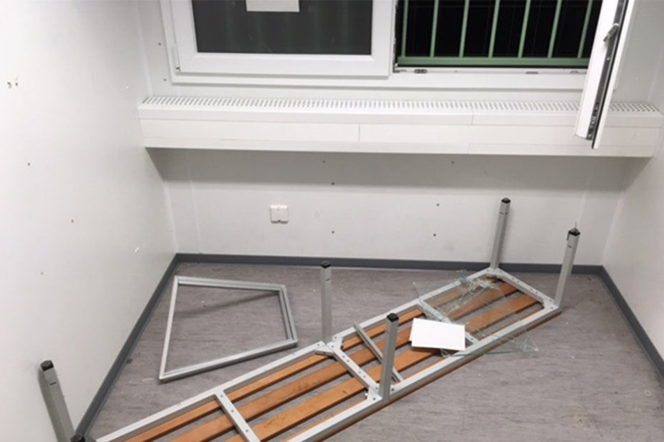 Der 27-jährige Mann aus Ghana hat nach seiner Festnahme in der Zelle heftig randaliert.