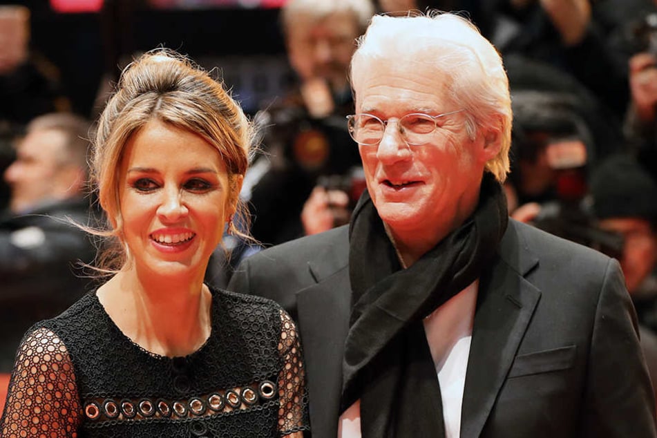 Schauspieler Richard Gere und Freundin Alejandra Silva sollen ihr erstes gemeinsames Kind erwarten.