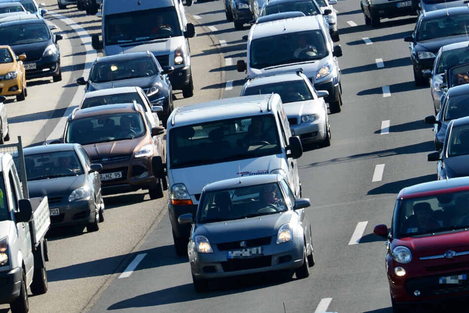 Der Stau auf der A5 war rund zehn Kilometer lang (Symbolbild).