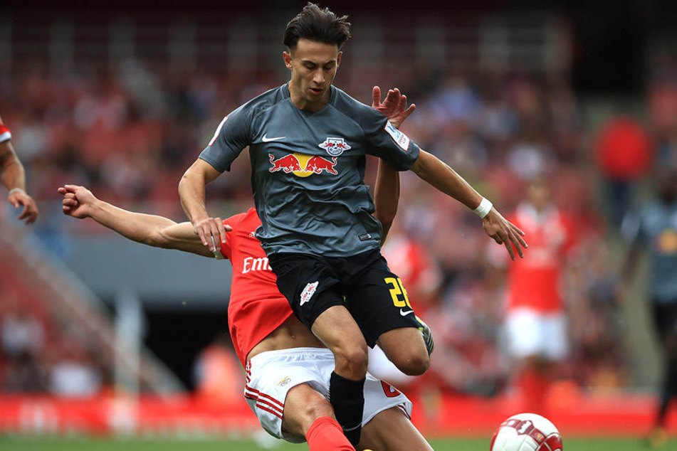 Nicolas Kühn beim 2:0-Testsieg gegen Benfica Lissabon: Die 17-jährige Sturmhoffnung gehört neben Abouchabaka und Federico Palacios (aus der U23 aufgestiegen) in der kommenden Saison zum Profikader der Roten Bullen.
