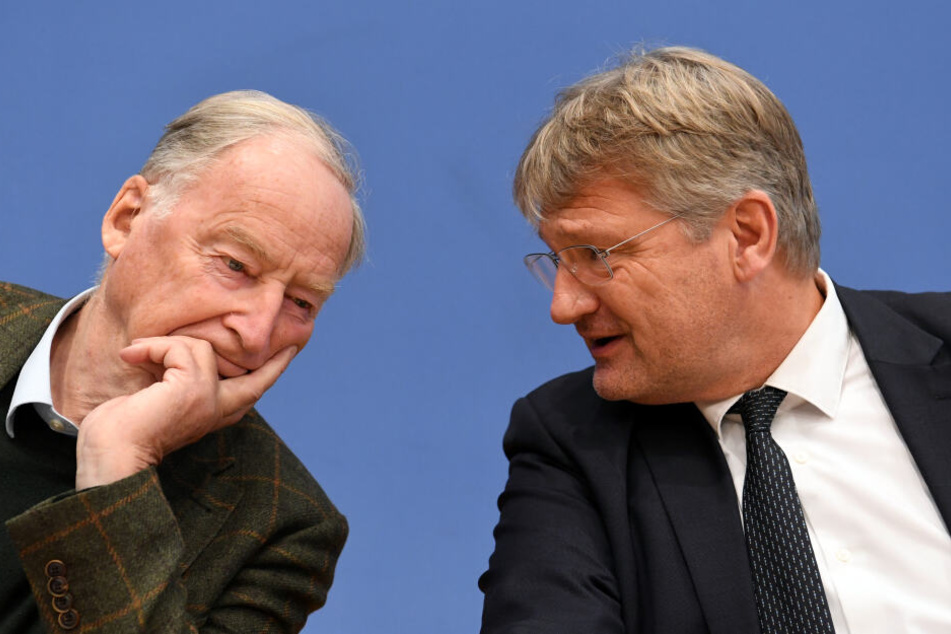 Jörg Meuthen (r), Parteivorsitzender der AfD, und Alexander Gauland, Fraktionsvorsitzender der AfD im Bundestag, sollten an der Wahlparty in Berlin teilnehmen.